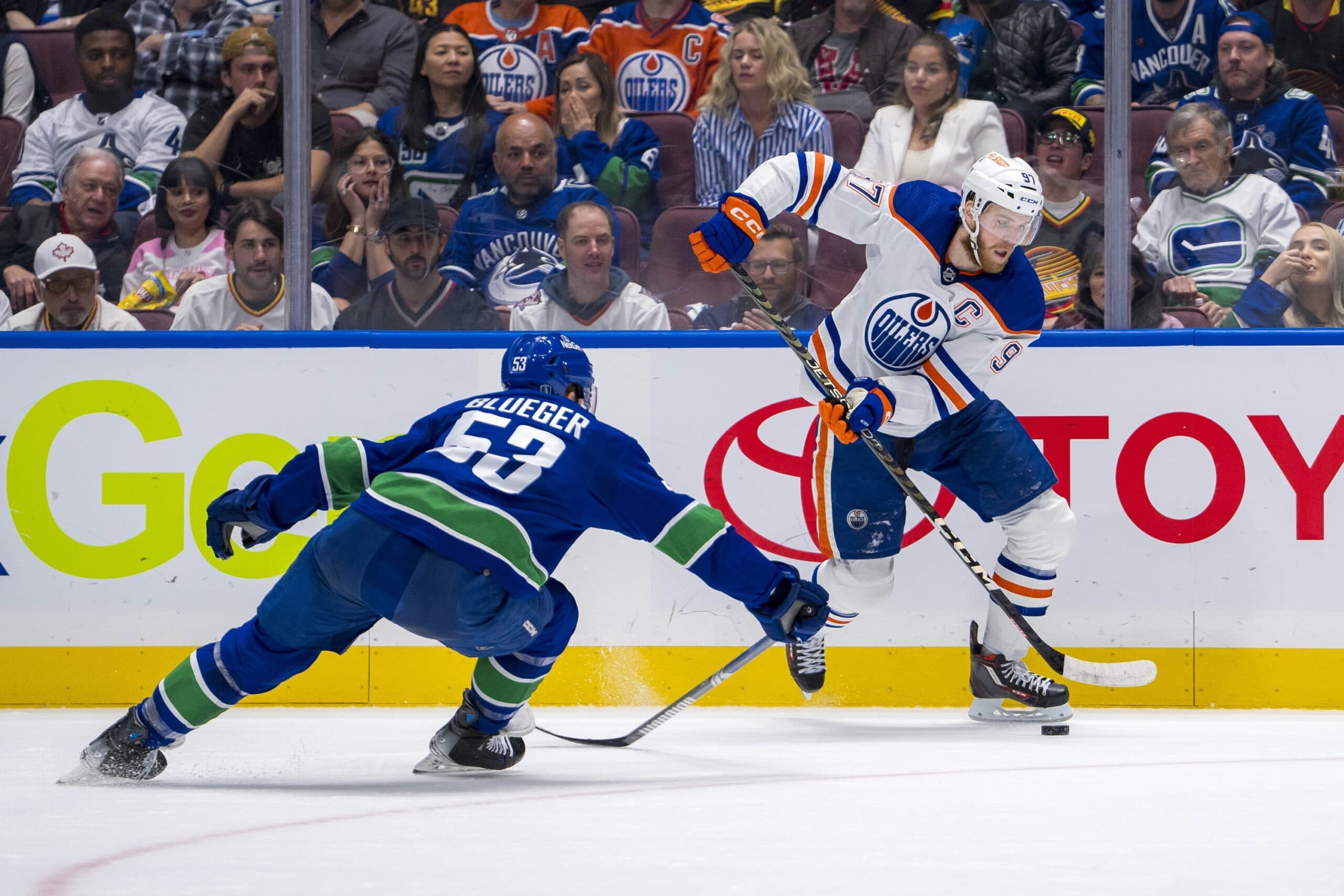 Edmonton Oilers forward Connor McDavid agianst Vancouver Canucks